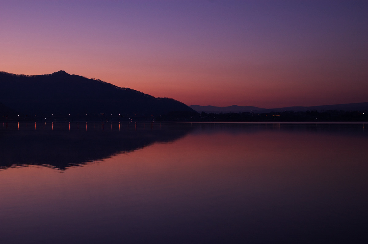 夜明け前の河口湖_f0036357_1212691.jpg