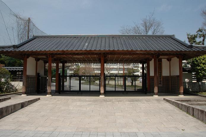 学業院中学校 (太宰府市)_a0042310_8494421.jpg