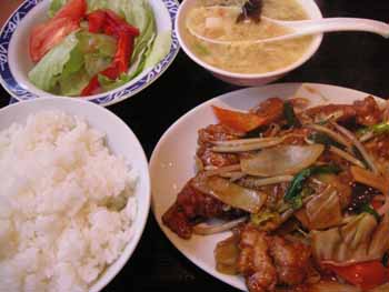 華味屋さんの若鶏の唐揚げと野菜の炒めもの定食_f0053279_144545.jpg