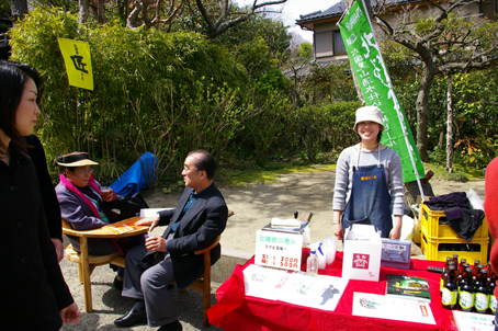 06年春・北鎌倉匠の市②１日は晴天、2日も市を開催_c0014967_12111661.jpg