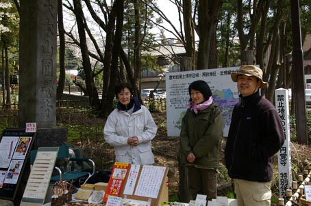 06年春・北鎌倉匠の市②１日は晴天、2日も市を開催_c0014967_12202092.jpg