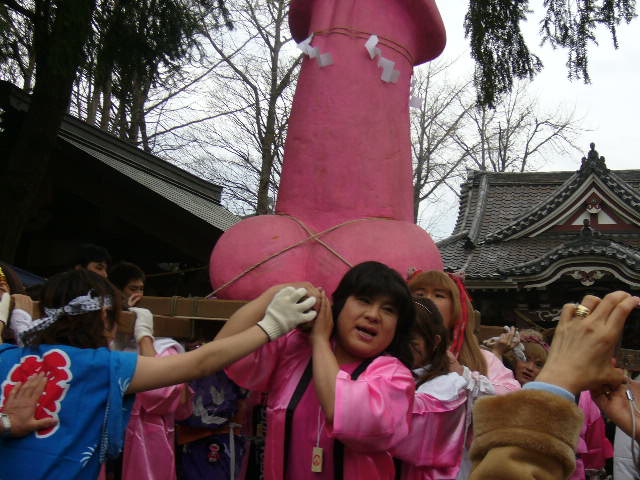 かなまら祭り_a0055144_1143986.jpg