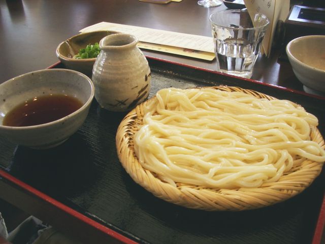 根津の町並にとけこむ、そこは、時間の流れの異なる、うどん専門店~釜竹~_f0040321_2321143.jpg