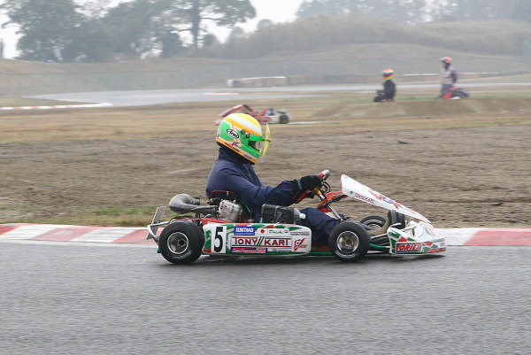 KART RACE IN SUZUKA　2006 全日本カート選手権 西地域 第1戦の結果です！_e0067356_17274897.jpg