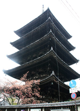 春の京都紀行 その５　　～清水寺から八坂神社へ_f0003598_2136523.jpg