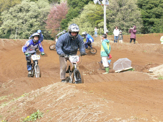 JOSF緑山４月定期戦 BMX、MTB予選の画像タレ流しBMXパウダー、エキスパート、エリートクラスを除く_b0065730_1075732.jpg