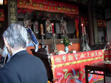 祟福寺の媽祖(まそ)祭に参列させていただく。_b0009103_1155745.jpg