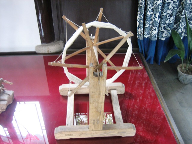 伝統な春秋時代文化ーーー中国藍印花布(いんかふ)_f0070743_9522661.jpg