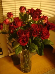 25本の赤い薔薇とガラスの花瓶 ちゅら布