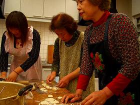 日中友好・餃子教室！_f0098360_1959493.jpg