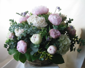 芍薬 アレンジメント 一周忌 過去にお届けしたお花 花屋 クーゲル