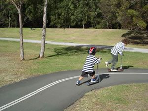 オーストラリアの子供の乗り物－スクーター_e0067628_19453327.jpg