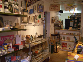 LIFE AND BOOKSさん_f0009782_028438.jpg
