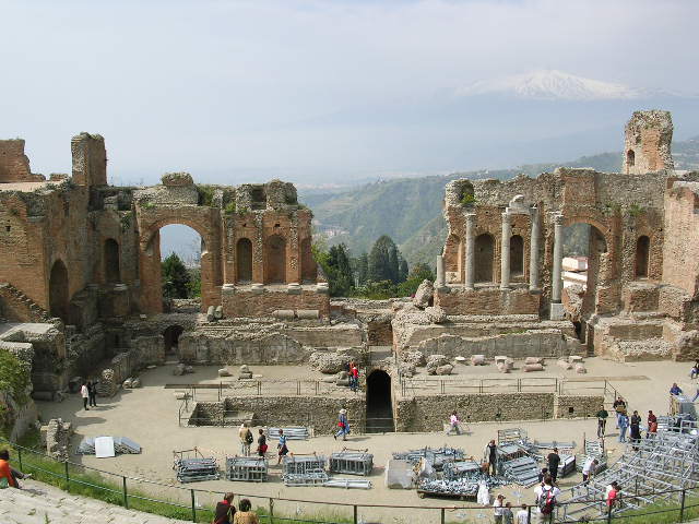 イタリア旅⑥⑦4月10,11日、タオルミーナ、チェファル観光_f0060461_19212349.jpg