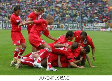 36a Giornata : Siena 0-3 Juventus _d0043369_22363425.jpg