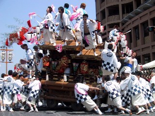 勇ましい掛け声がひびく、お祭り日和♪_b0073782_16573137.jpg