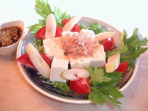 ホットサンド&豆腐のサラダ・イカと大根の煮付けです。_b0033423_10501681.jpg