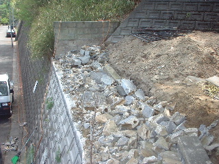 ブロック解体工事_f0031037_1739076.jpg