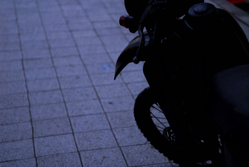 　「黒いバイク」　神戸・旧居留地_f0033161_2162450.jpg