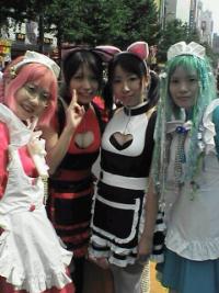 アキバで仲良くぅ♪_b0088086_1233367.jpg