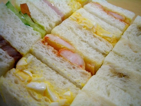 赤トンボ の一口サンドイッチ おいしいもの