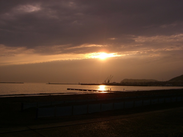 久しぶりの散歩で夕日を・・・_d0029756_19561623.jpg