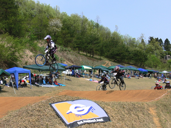 2006.5.5中越チャレンジカップinKanayasanJoetsu VOL4 MTB、BMX年齢別クラス予選画像タレ流し_b0065730_21435916.jpg