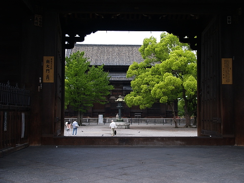 東寺へ_e0080133_23381151.jpg