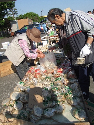 どっこい八戸珍道中　～№6　湊の朝市へ行こう～_c0048667_20462590.jpg