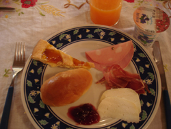 アグリツーリズモでの朝食_f0106597_781510.jpg