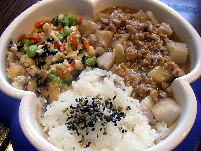 本日のメニュー:自家製がんもどき、さといもの味噌そぼろ、タラのしょっつる_e0061902_1494036.jpg