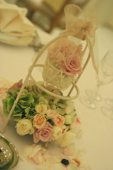 淡いピンク　ゆりかごの装花_a0042928_0114634.jpg