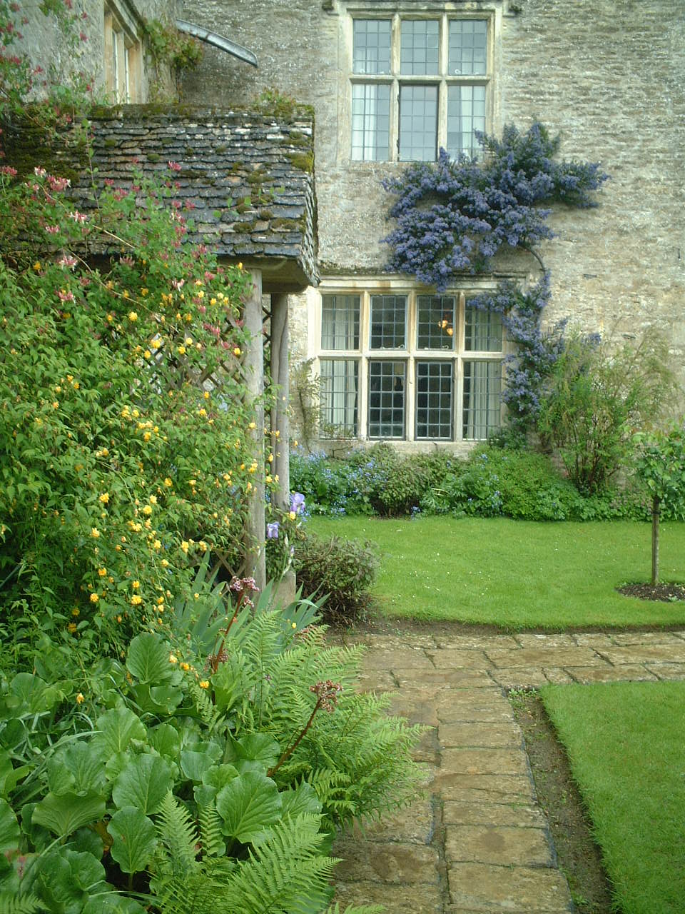 Kelmscott Manor（ケルムスコット・マナー）_e0078564_0301674.jpg