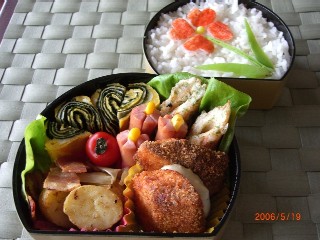 お花の海苔弁当♪_b0076424_8223524.jpg