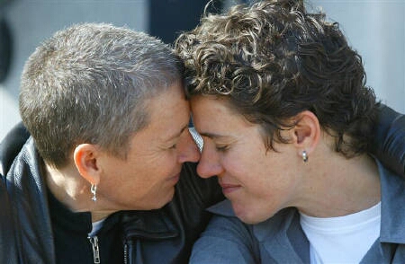 NY, US: ＮＹ州最高裁、同性愛婚の是非を審理 / Highest Court in New York Confronts Gay Marriage_d0066343_16423186.jpg