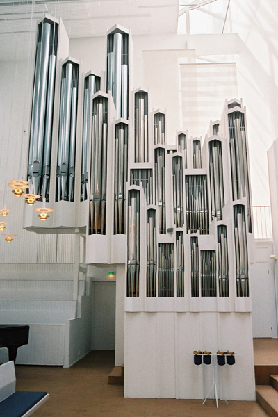 ミュールマキ教会 Myyrmaki Church (1984) Juha Leiviska / Myyrmaki Finland  No.13/22_c0044801_9405996.jpg