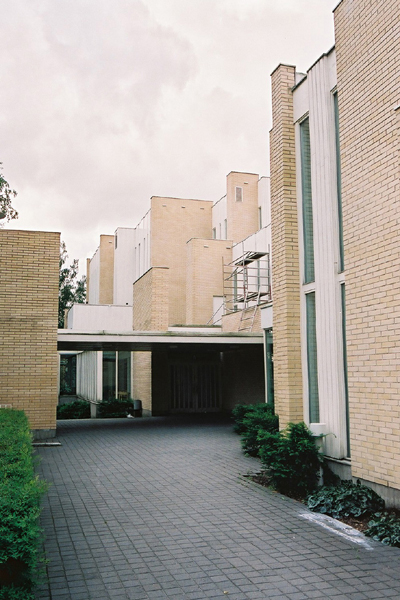 ミュールマキ教会 Myyrmaki Church (1984) Juha Leiviska / Myyrmaki Finland  No.6/22_c0044801_10423932.jpg