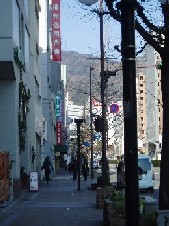 ☆神戸旅行　２００６．１月１日　（うろこの家・美術館から坂を降りて)　☆_d0039141_2321317.jpg