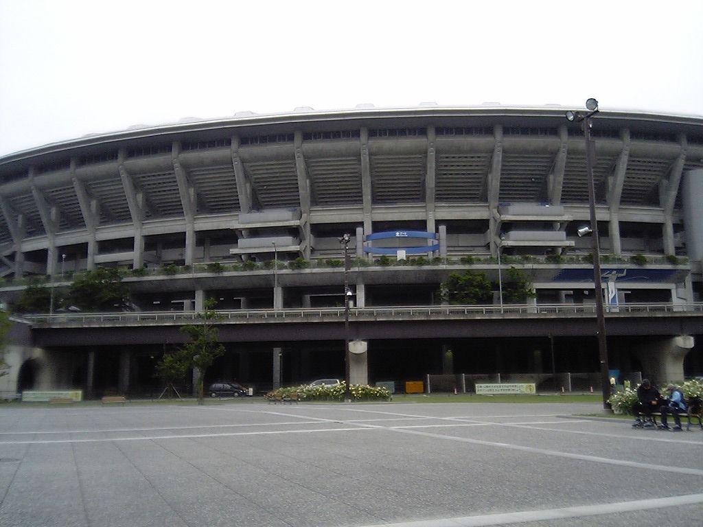 国際競技場 日産スタジアム そうだ 屋根を開けて外に出よう