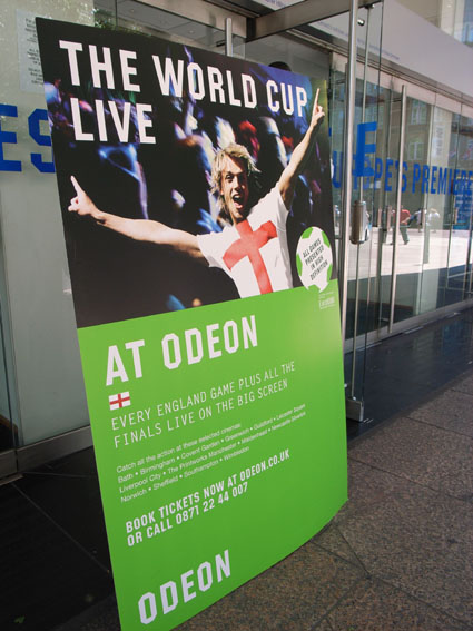 竹澤哲のWorld Cup Report 01 : ロンドン子はパブで観戦_f0077235_2332939.jpg