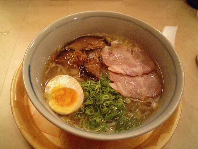 椎茸塩ラーメン　みなとや＠神戸駅西_f0051283_9375820.jpg