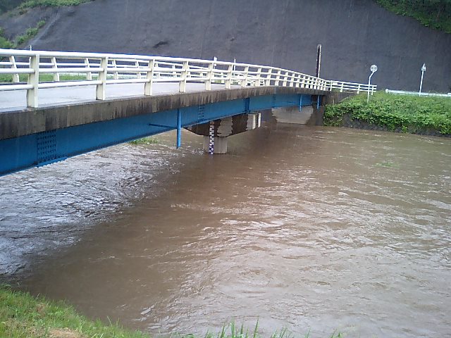 大雨洪水警報_d0027486_14103997.jpg