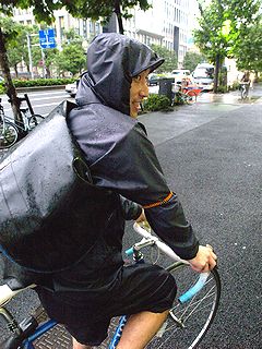 レイン・コートかぁ_c0017199_1044194.jpg
