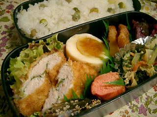 梅肉をはさんで、、フライ弁当_c0032426_813537.jpg