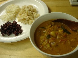 夏野菜と豆のココナッツカレー_e0090714_2121824.jpg