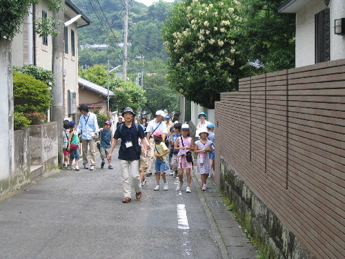 まちあるきをしよう。3年生_f0045052_1682026.jpg