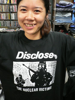\"DISCLOSE\"で大儲け!! _f0004730_19142462.jpg