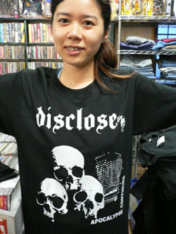 \"DISCLOSE\"で大儲け!! _f0004730_19142996.jpg