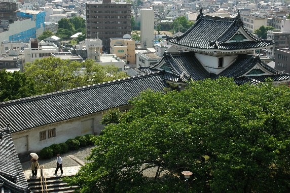 　　天守閣へ登ります_b0093754_2140021.jpg