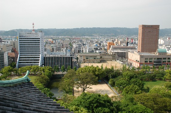 　　天守閣へ登ります_b0093754_2140457.jpg